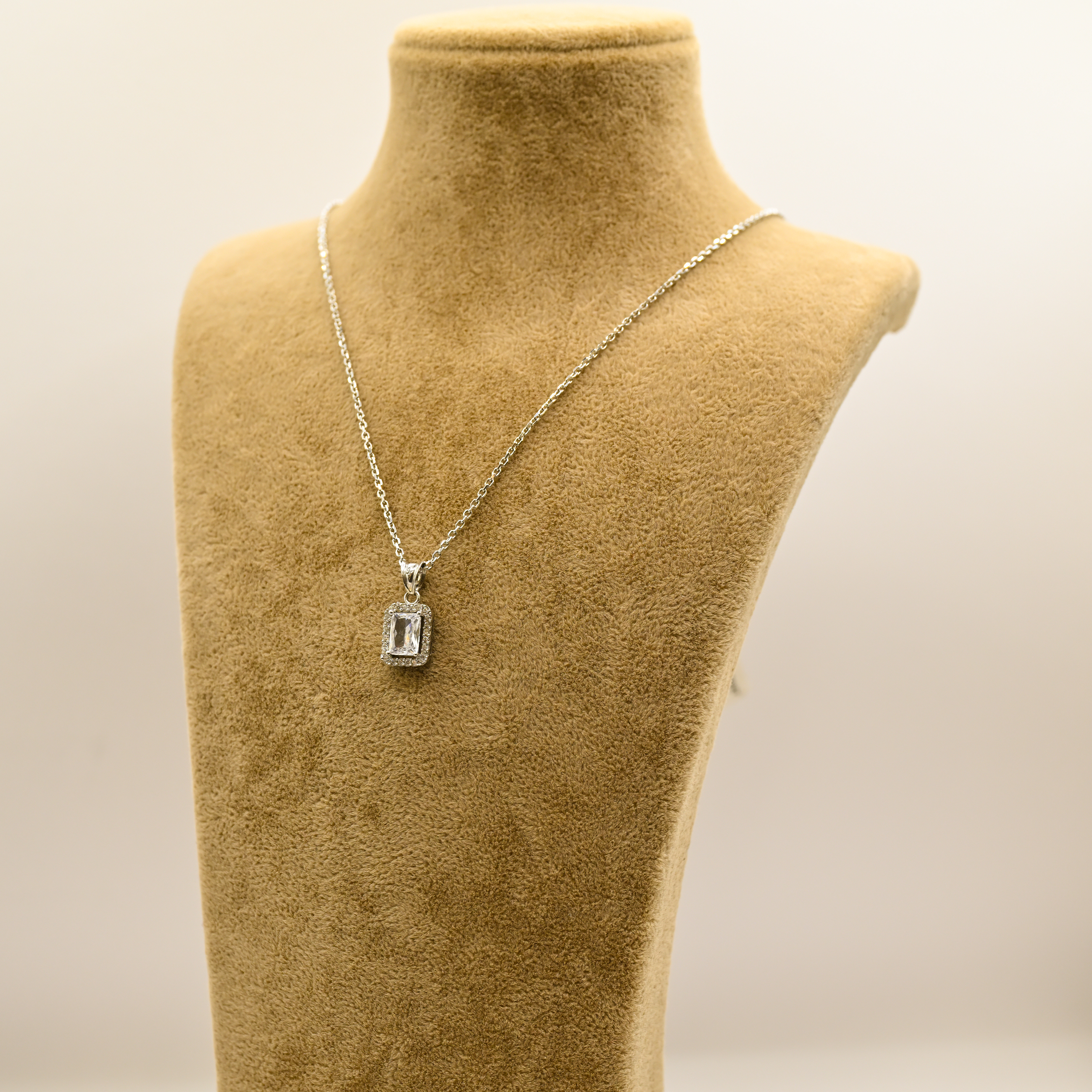 "AURORA STONE" NECKLACE