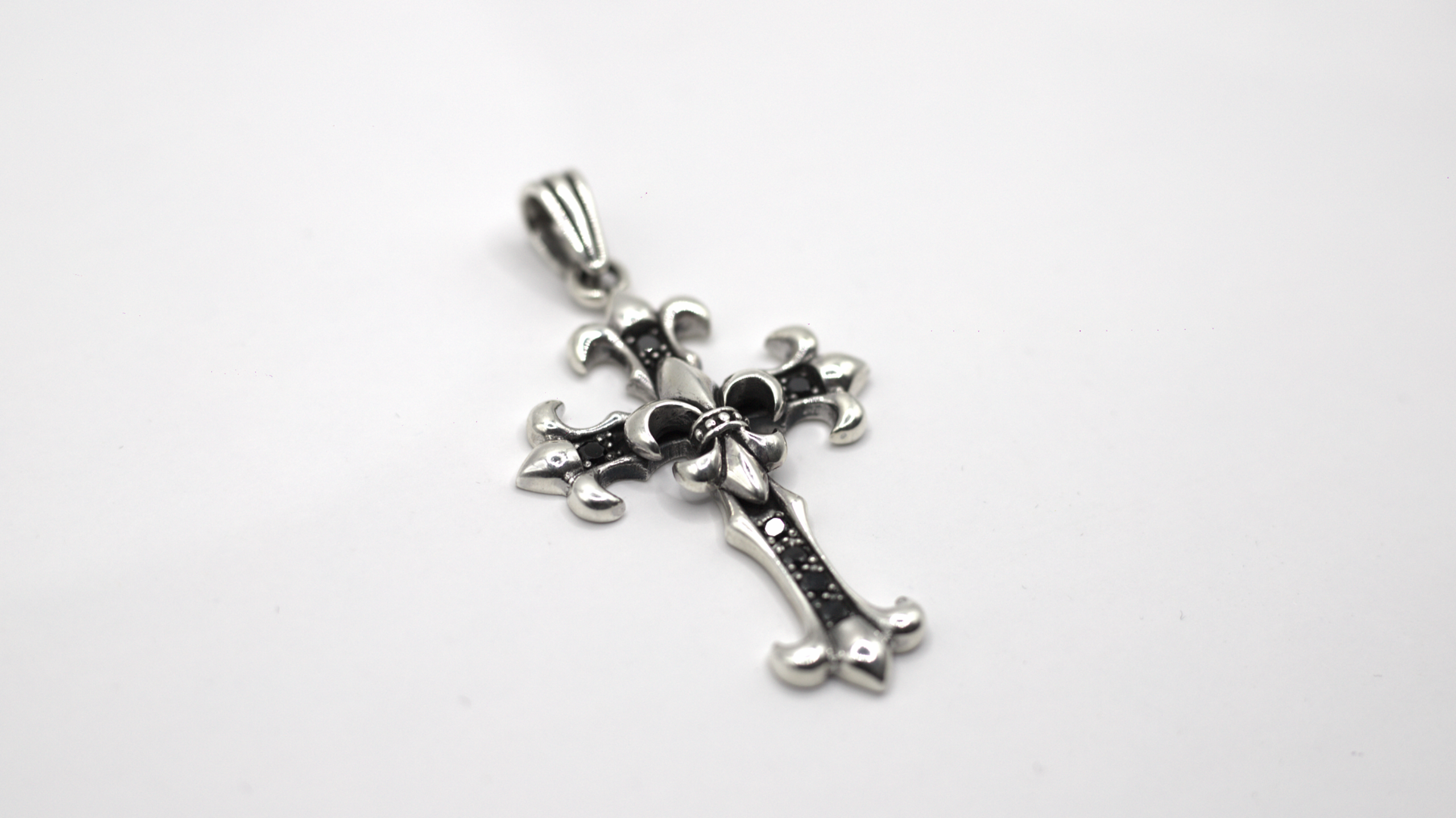 "FLEUR-DE -LIS" PENDANT