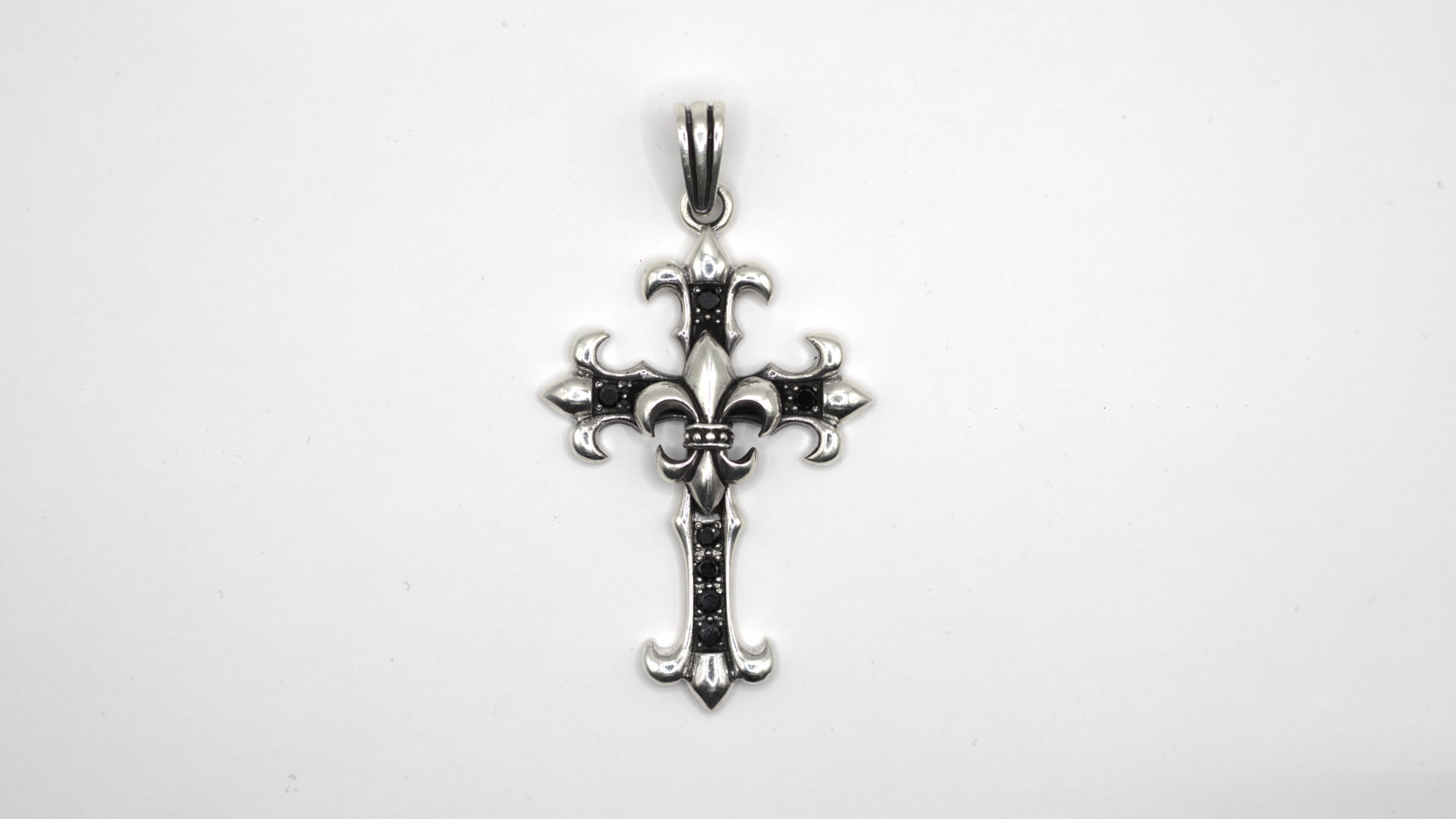 "FLEUR-DE -LIS" PENDANT