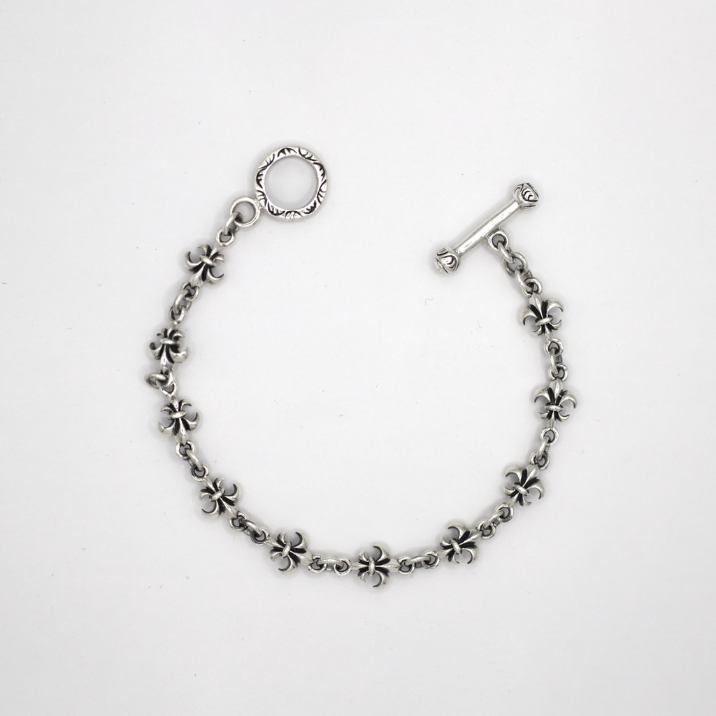 FLEUR-DE-LIS TOGGLE BRACELET