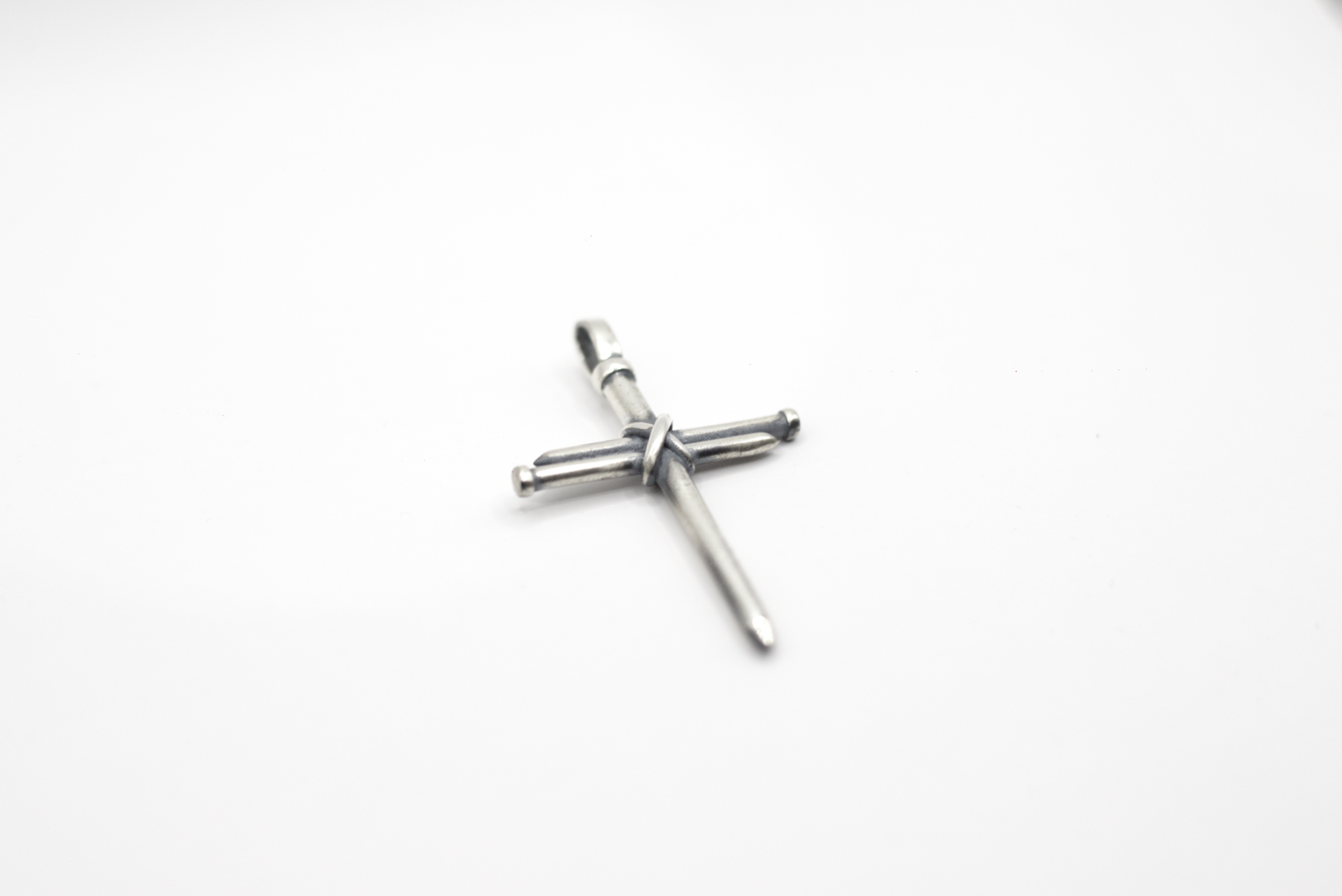 ELYSIAN "CRUX FERREA" PENDANT