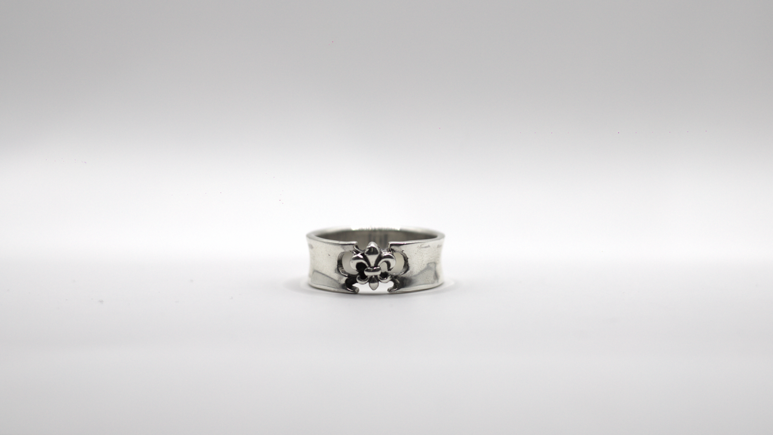 FLEUR-DE-LIS RING